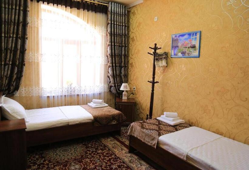 חדר דלוקס לארבעה, Nihol