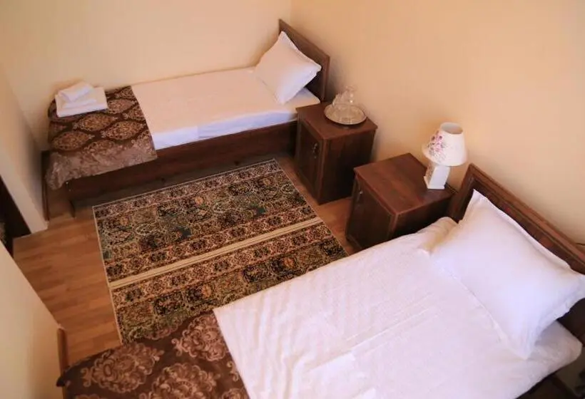 Quarto Quádruplo Deluxe, Nihol