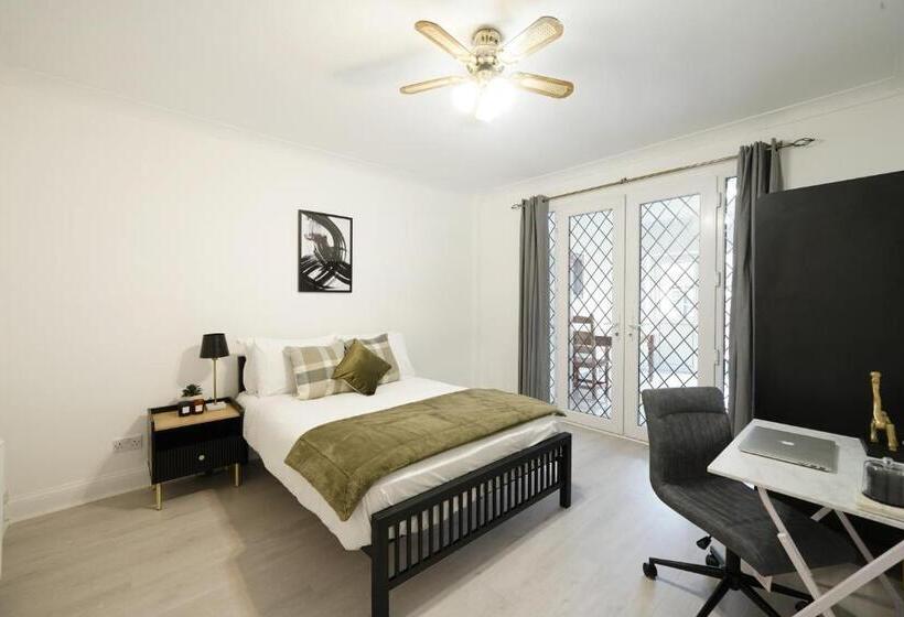 이코노미 룸, Pitshanger Hububb Stay