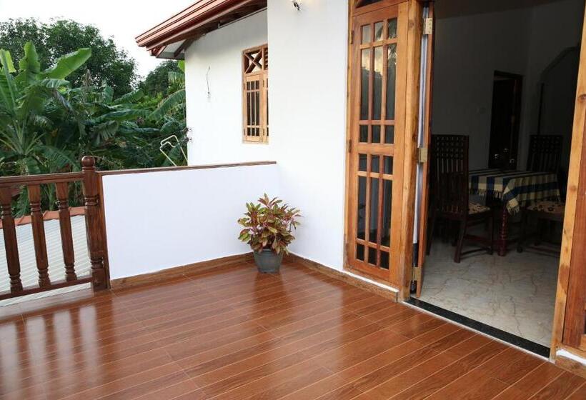 デラックスルーム, Suzzi Villa