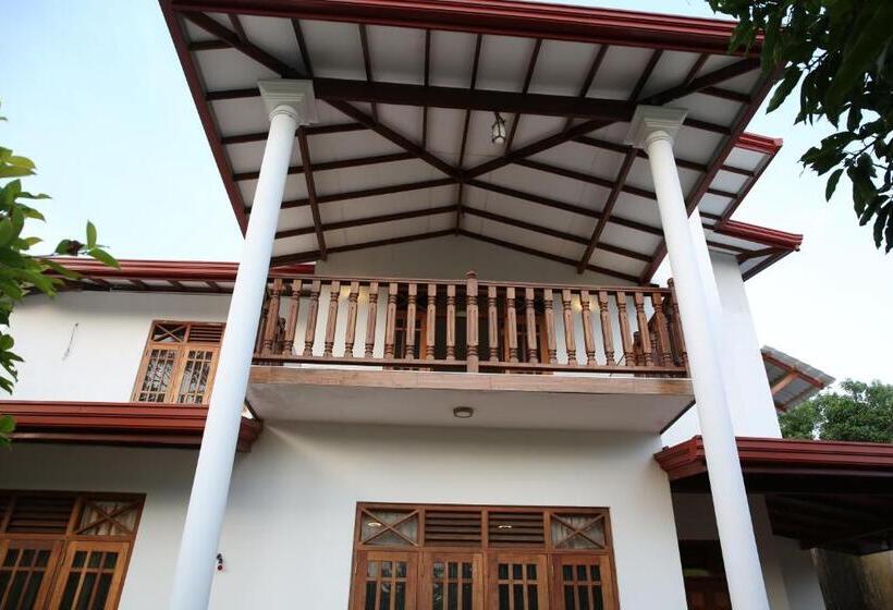 デラックスルーム, Suzzi Villa