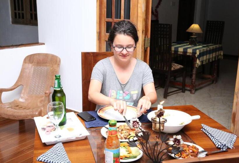 デラックスルーム, Suzzi Villa