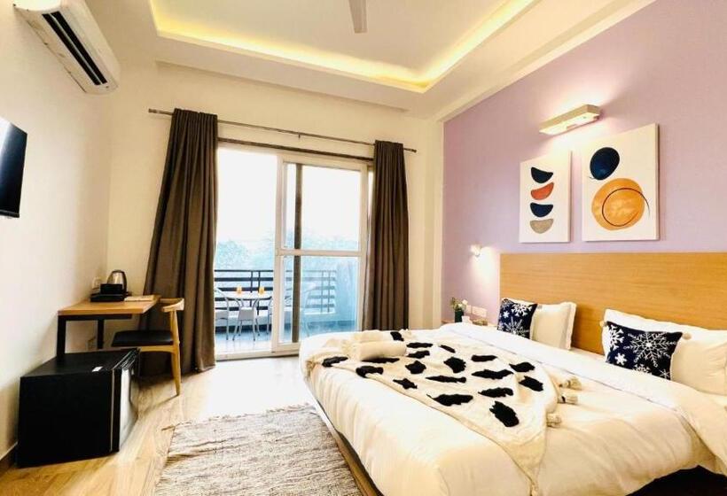 חדר דלוקס עם מרפסת, Zen Medicity   Hotel & Serviced Apartments Gurgaon