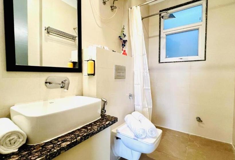 חדר דלוקס עם מרפסת, Zen Medicity   Hotel & Serviced Apartments Gurgaon