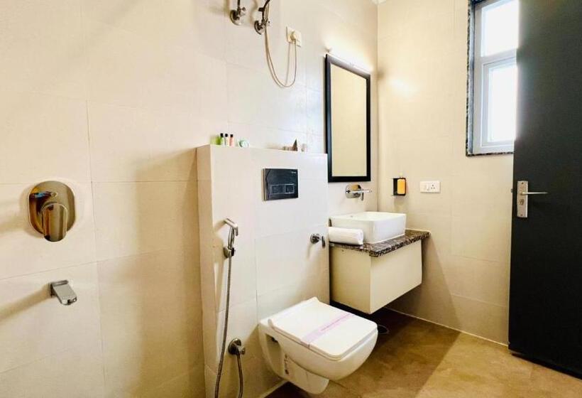 חדר דלוקס עם מרפסת, Zen Medicity   Hotel & Serviced Apartments Gurgaon