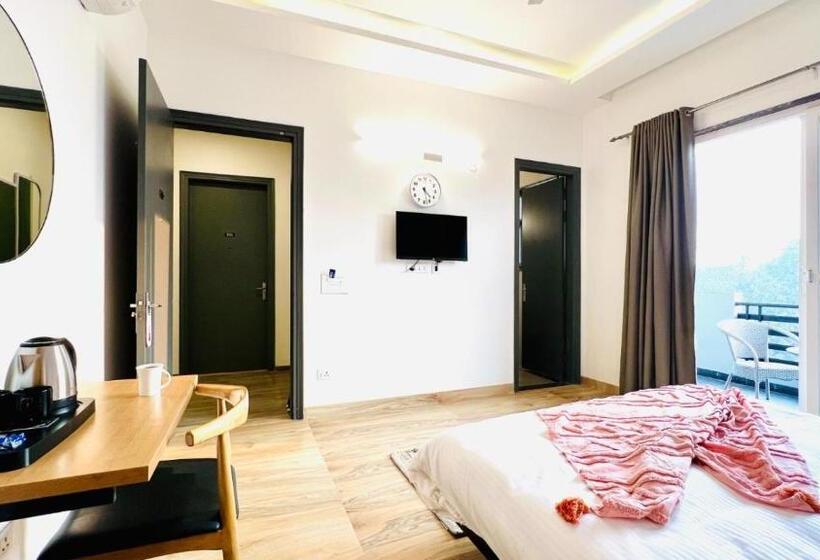 חדר דלוקס עם מרפסת, Zen Medicity   Hotel & Serviced Apartments Gurgaon