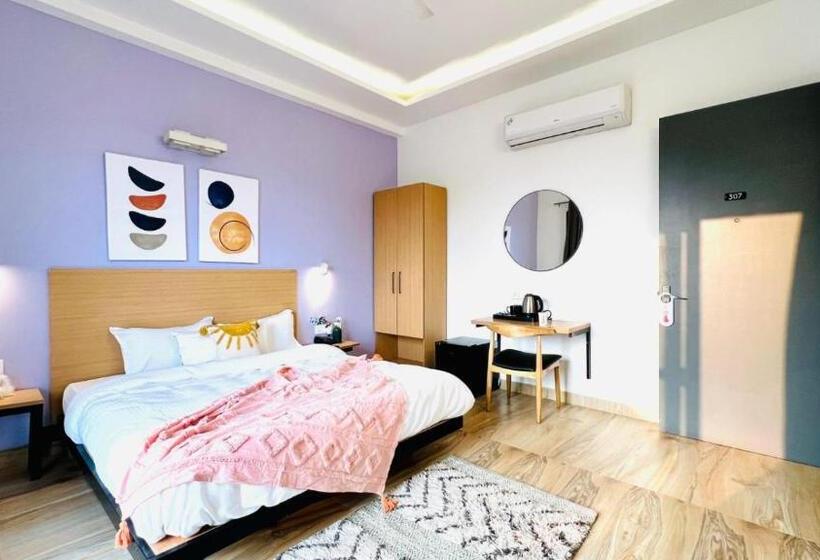 חדר דלוקס עם מרפסת, Zen Medicity   Hotel & Serviced Apartments Gurgaon