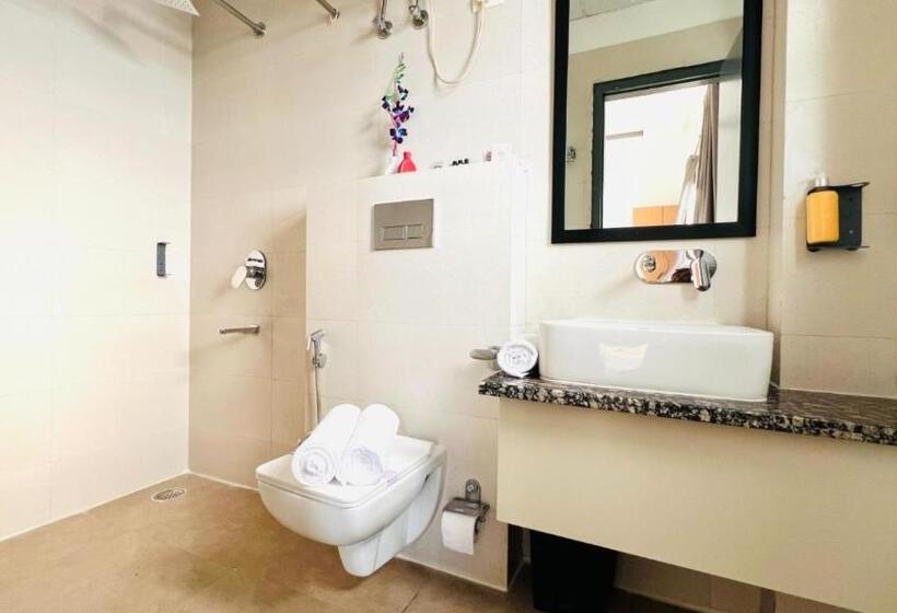 חדר דלוקס עם מרפסת, Zen Medicity   Hotel & Serviced Apartments Gurgaon