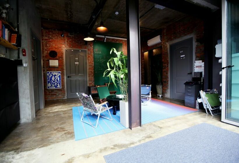 Люкс Вид на Сад, Hongdae Guesthouse Pajamaparty   Hostel