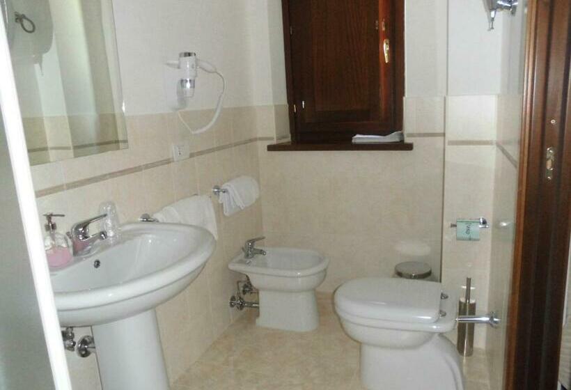 اتاق استاندارد سه نفره, Assisium Agriturismo