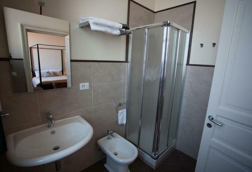 스탠다드 룸 킹사이즈 침대, Le Stanze Del Capostazione