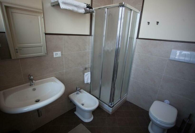 스탠다드 룸 킹사이즈 침대, Le Stanze Del Capostazione