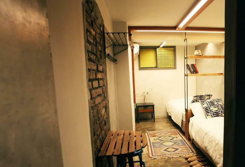 Люкс Вид на Сад, Hongdae Guesthouse Pajamaparty   Hostel