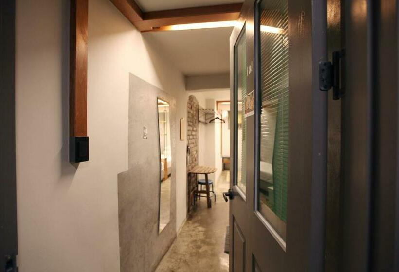 Люкс Вид на Сад, Hongdae Guesthouse Pajamaparty   Hostel