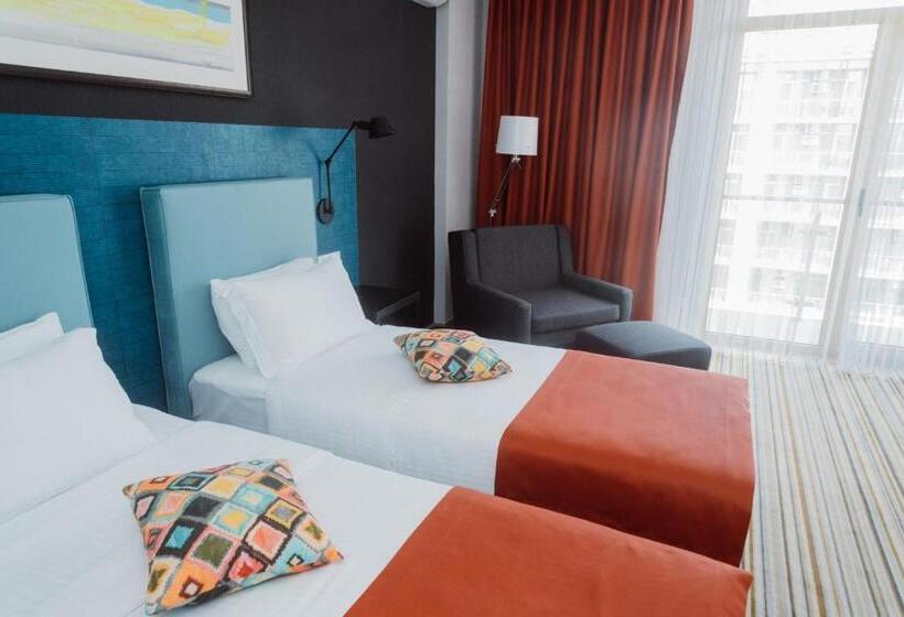 اتاق لوکس سه تخته, Aparthotel Tangerine