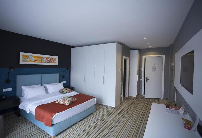 اتاق لوکس سه تخته, Aparthotel Tangerine