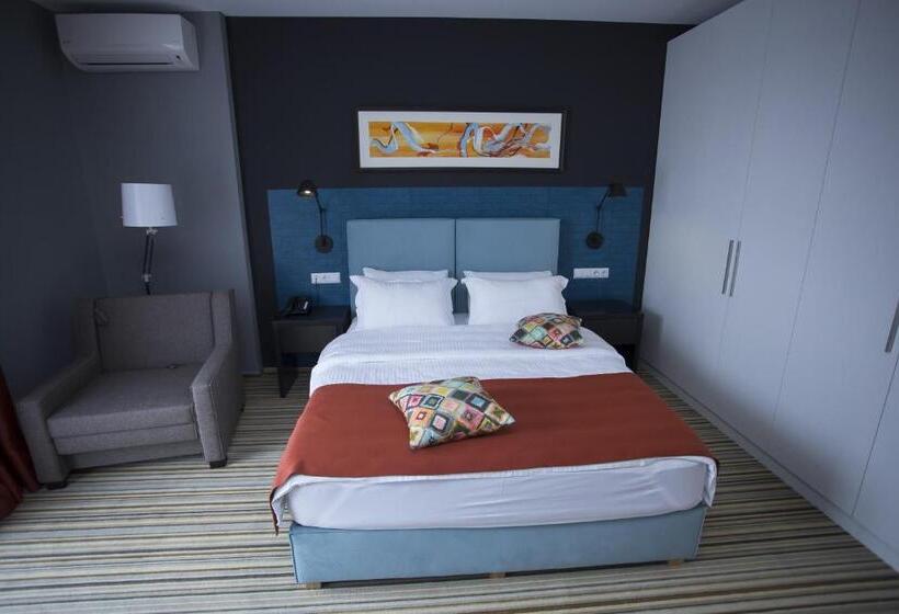 اتاق لوکس سه تخته, Aparthotel Tangerine