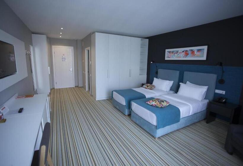 اتاق لوکس سه تخته, Aparthotel Tangerine