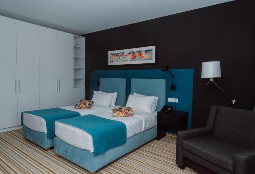 اتاق سه نفره دلوکس با چشم‌انداز دریا, Aparthotel Tangerine