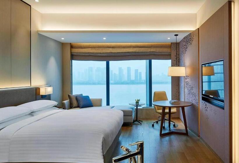 Premium room with river view, Hangzhou Marriott Hotel Qianjiang
