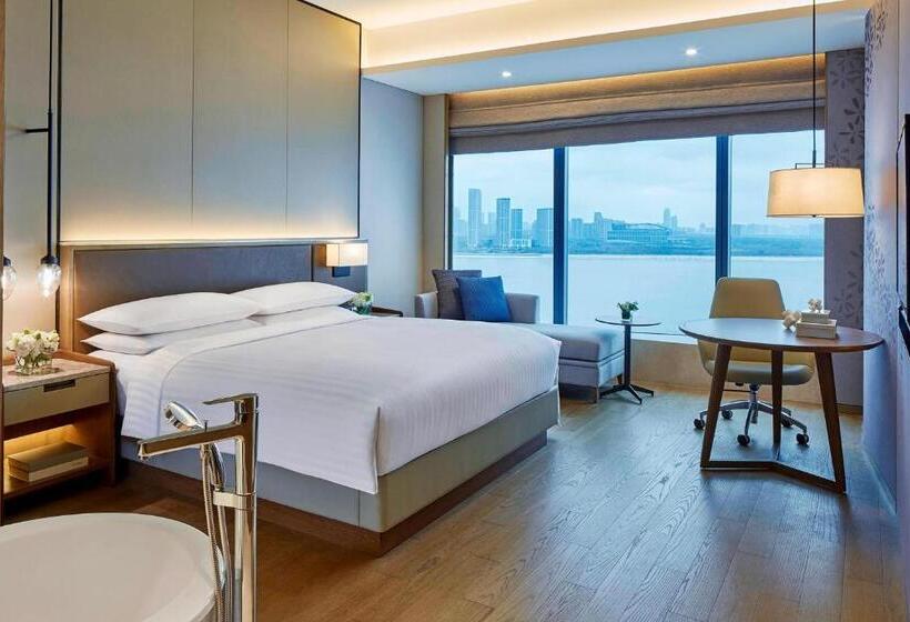 Premium room with river view, Hangzhou Marriott Hotel Qianjiang