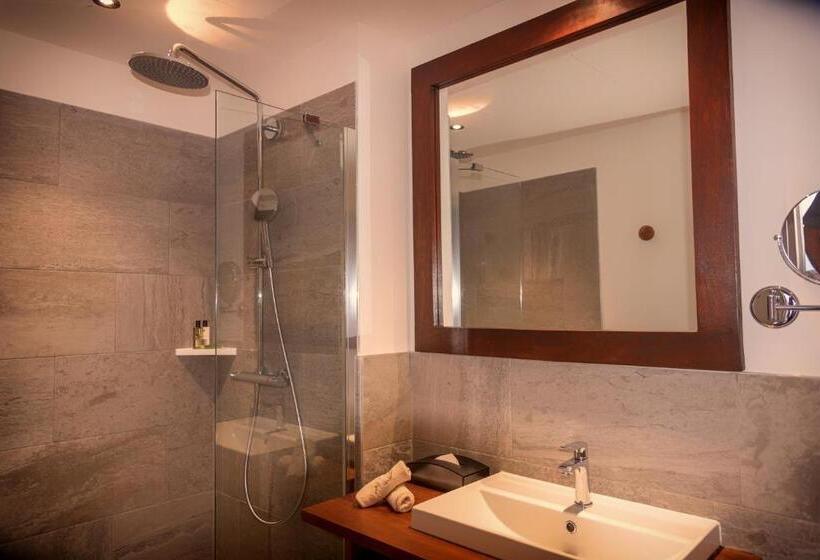 Cameră Deluxe, Le Battant Des Lames