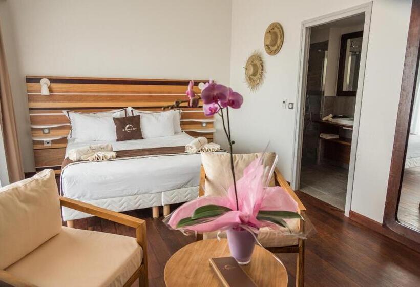 Cameră Deluxe, Le Battant Des Lames