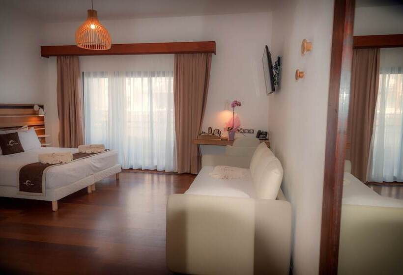 Cameră Triplă Deluxe, Le Battant Des Lames