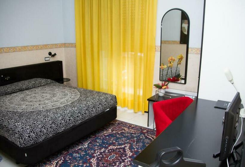 חדר סטנדרט יחיד, Letizia