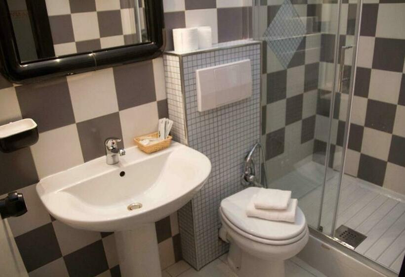 חדר סטנדרט יחיד, Letizia