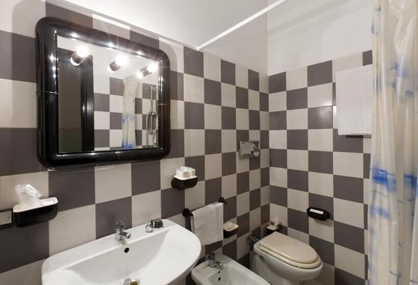 חדר אקונומי יחיד, Letizia