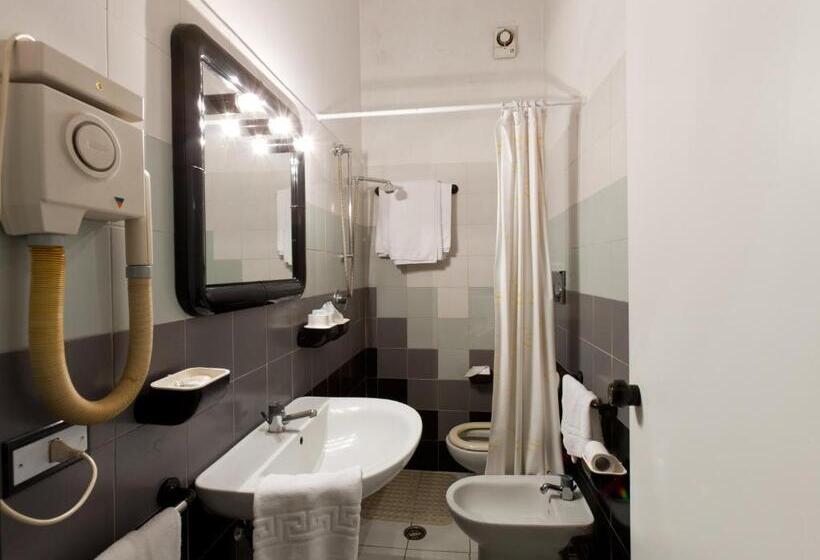 חדר אקונומי יחיד, Letizia