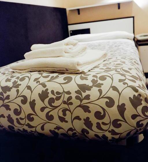 חדר אקונומי יחיד, Letizia