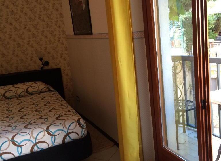 חדר סטנדרט, Letizia