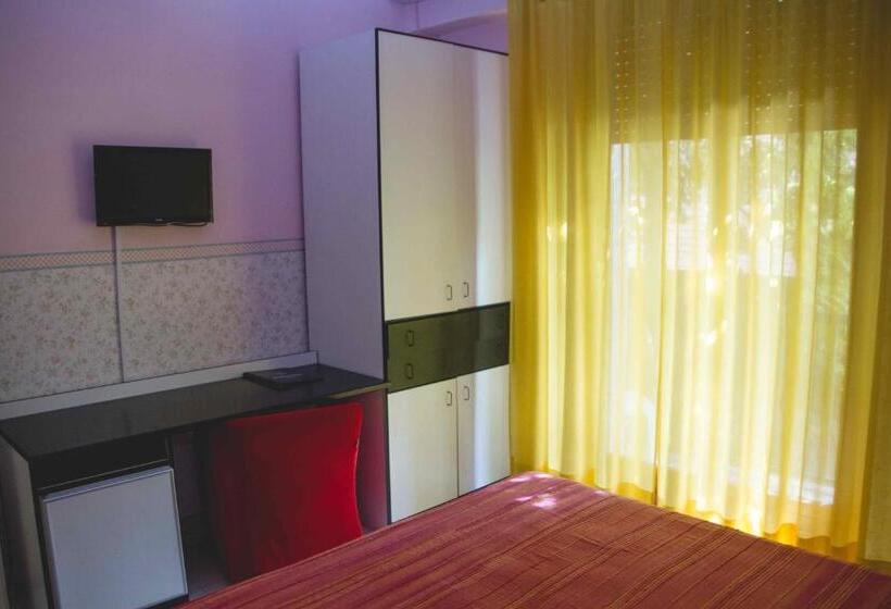 חיבור הדירה עם חדר שינה אחד, Letizia