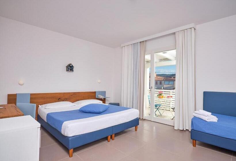 חדר סופריור לשלושה, Felix Hotels   Hotel Residence Porto San Paolo
