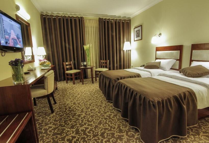 اتاق استاندارد سه نفره, Saint Gabriel