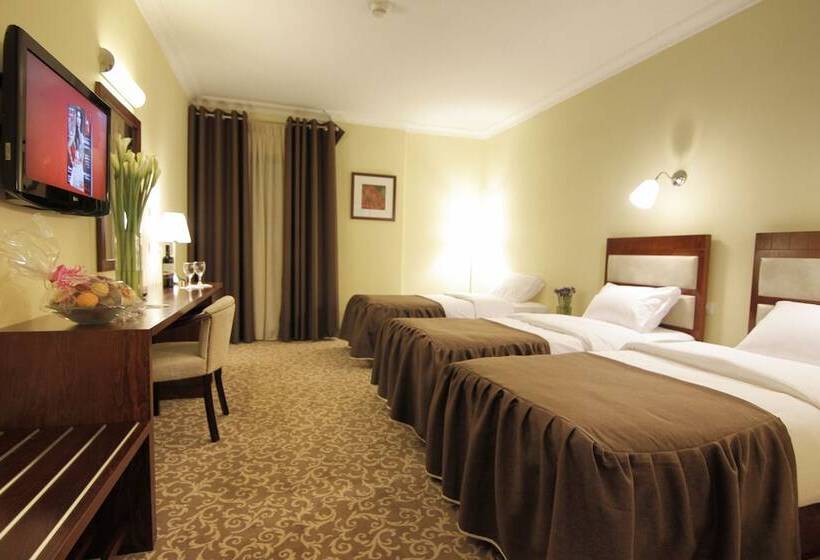 اتاق استاندارد سه نفره, Saint Gabriel