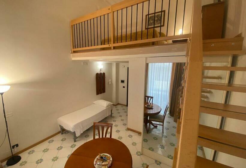 استودیوی استاندارد, Gatto Bianco Le Dimore