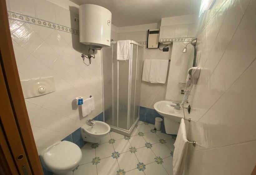 استودیوی استاندارد, Gatto Bianco Le Dimore