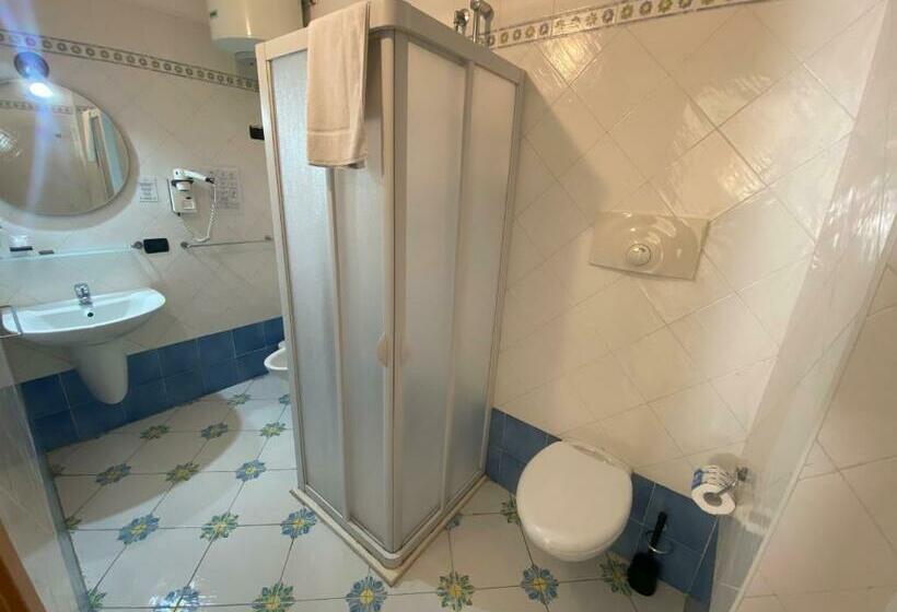 استودیوی استاندارد, Gatto Bianco Le Dimore