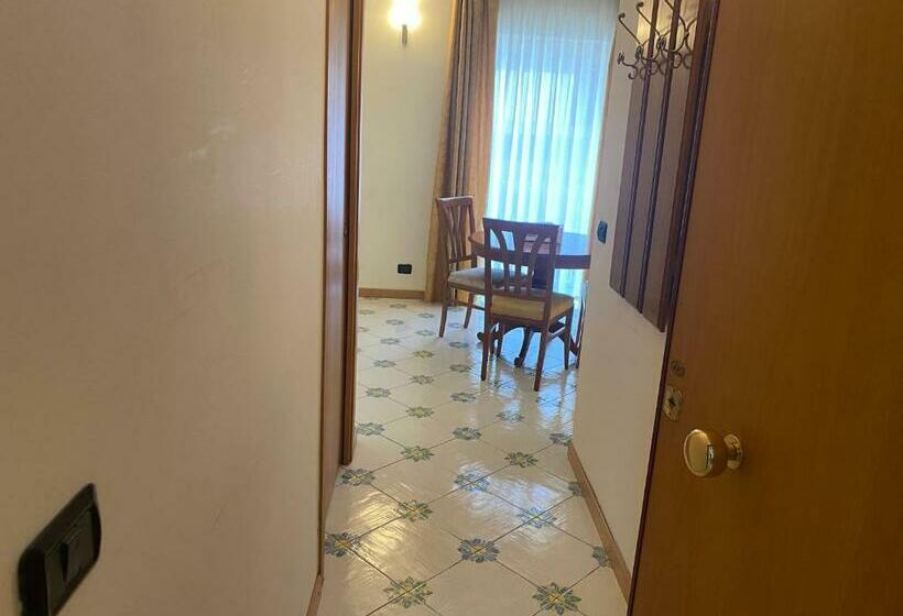 استودیوی استاندارد, Gatto Bianco Le Dimore