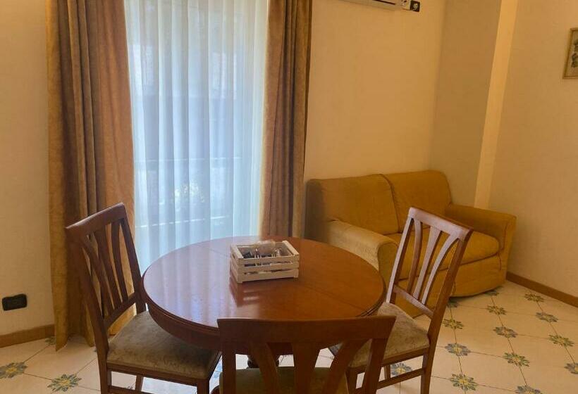 استودیوی استاندارد, Gatto Bianco Le Dimore