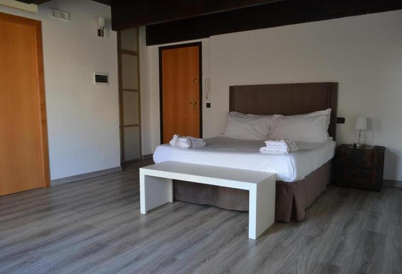 سوئیت جونیور با تراس, Gatto Bianco Le Dimore