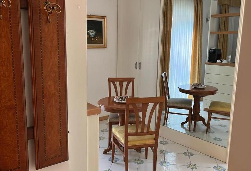 استودیوی استاندارد, Gatto Bianco Le Dimore