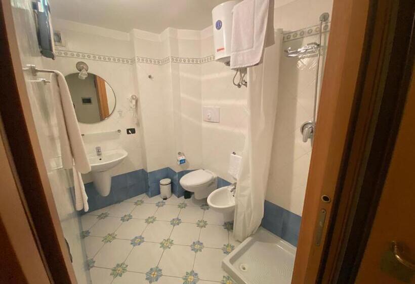 استودیوی استاندارد, Gatto Bianco Le Dimore