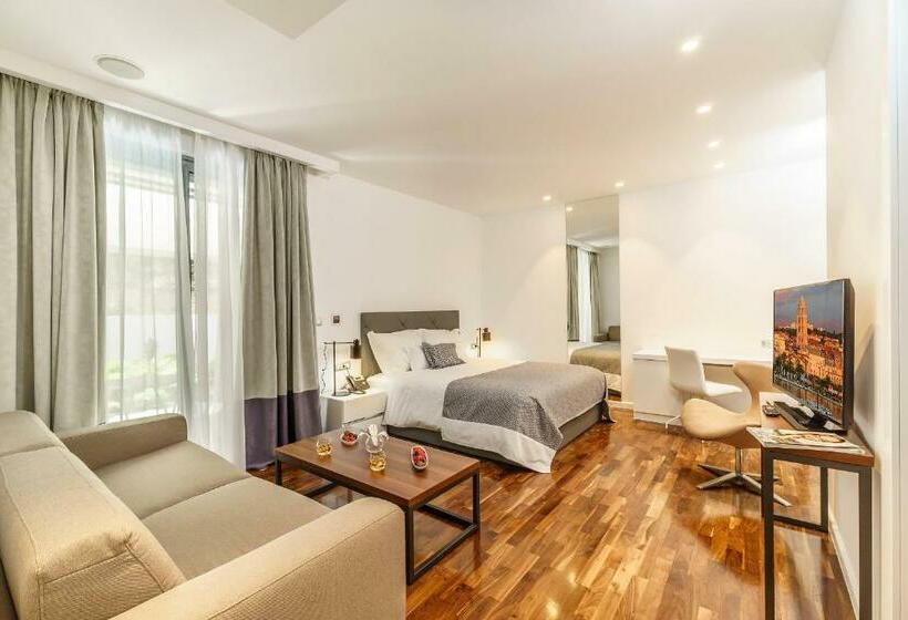 디럭스 주니어 스위트, Oasis Life