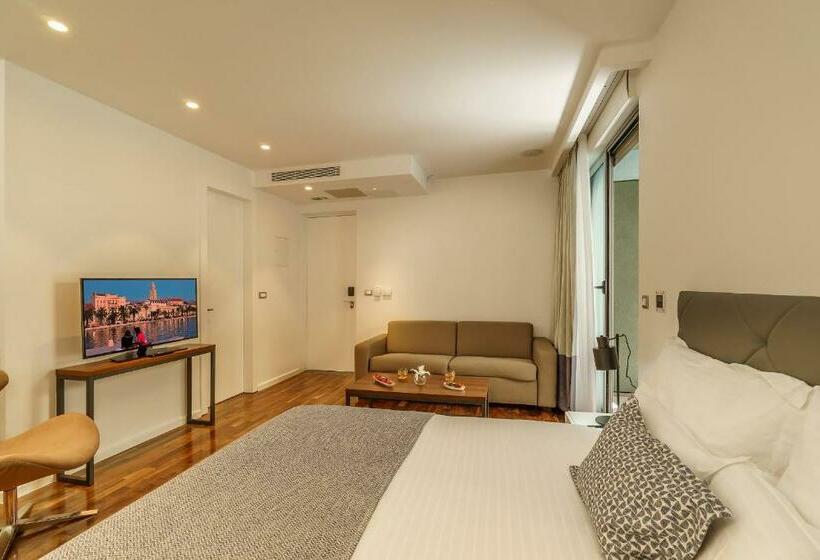 디럭스 주니어 스위트, Oasis Life