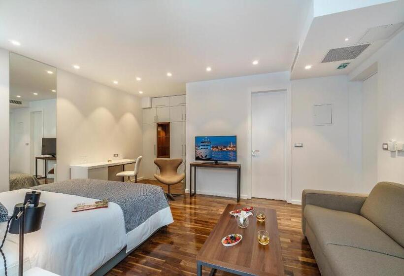 디럭스 주니어 스위트, Oasis Life