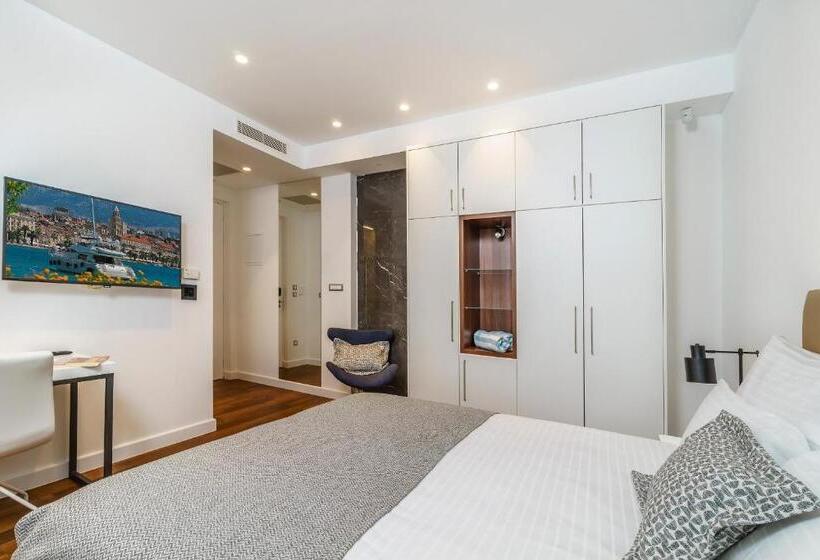 이코노미 룸, Oasis Life